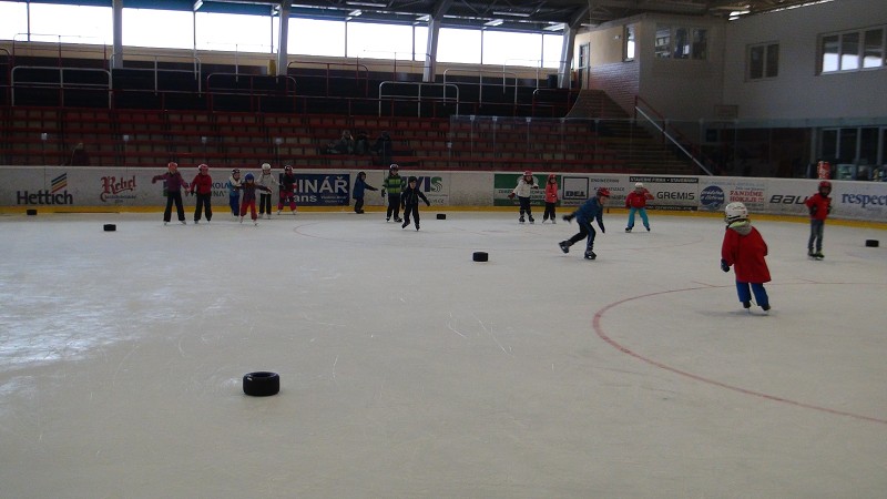 únor 2019