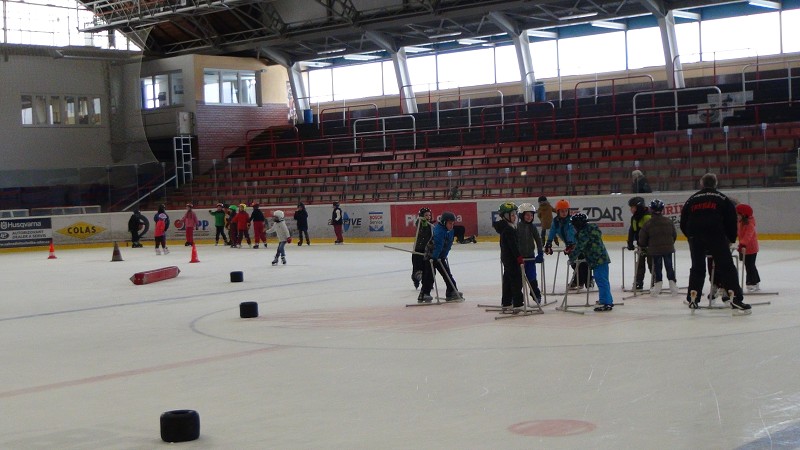 únor 2019