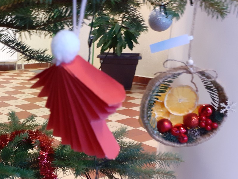 listopad a vyhlášení výsledků 12. prosince 2025