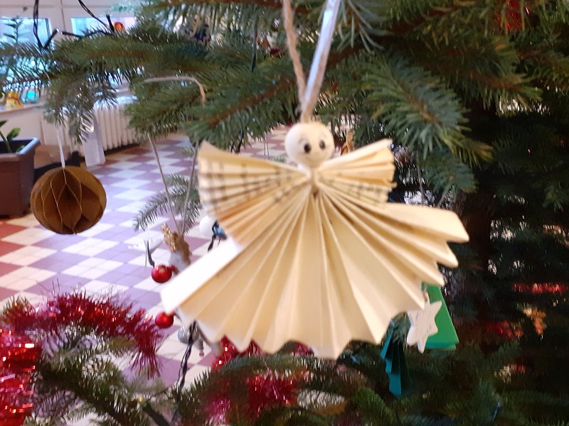 listopad a vyhlášení výsledků 12. prosince 2025