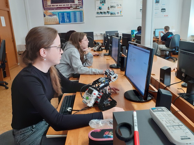 březen, duben 2026