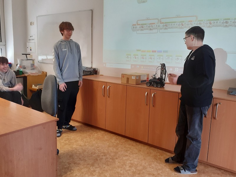 březen, duben 2026